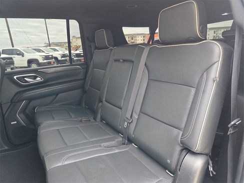 Used 2021 GMC Yukon XL SLT image 24