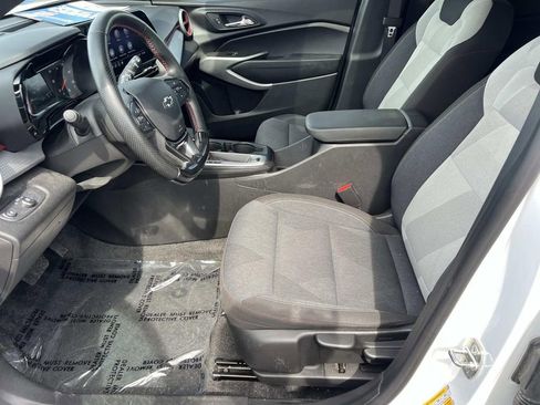Used 2024 Chevrolet Trax RS w/ Sunroof Package FWD image 14
