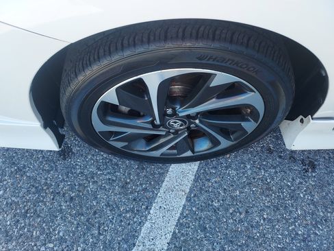 Used 2018 Toyota Corolla iM image 9