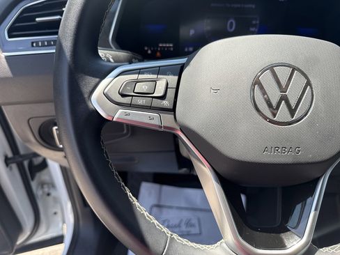 Used 2023 Volkswagen Tiguan SE FWD image 17