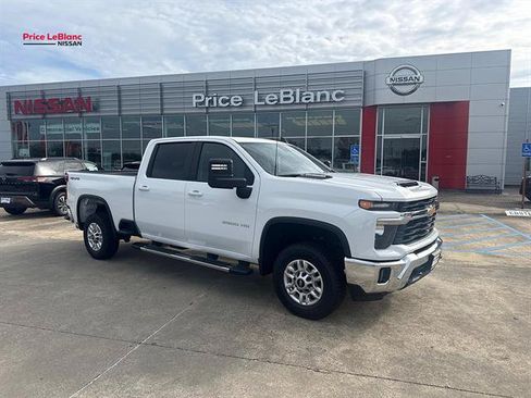 Used 2025 Chevrolet Silverado 2500 LT w/ Safety Package AWD/4WD image 1