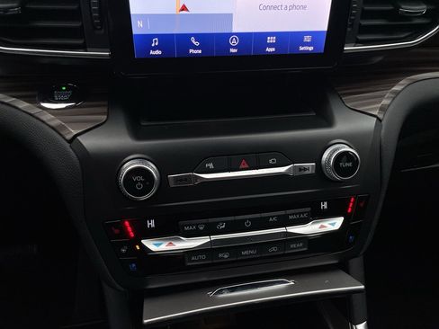 Used 2020 Ford Explorer Limited image 18