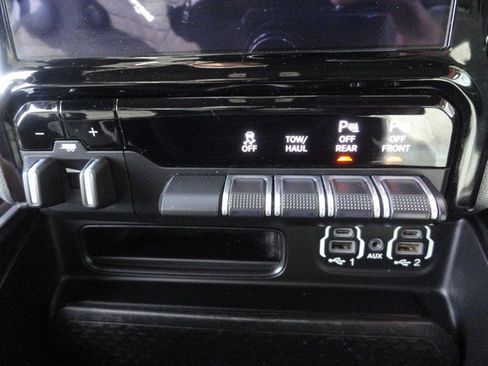 Used 2020 RAM 1500 Big Horn AWD/4WD image 15