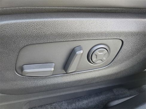 New 2026 Kia Carnival EX image 23