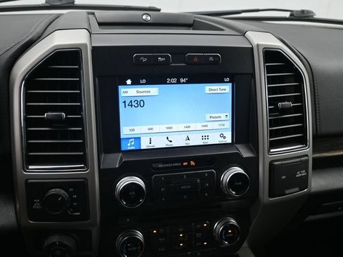 Used 2018 Ford F150 Lariat w/ Equipment Group 502A Luxury AWD/4WD image 14
