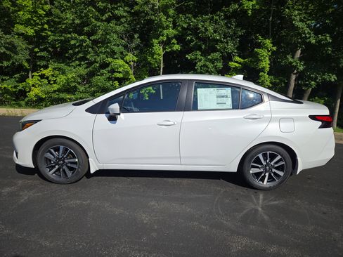 New 2025 Nissan Versa SV w/ Trunk Package image 5
