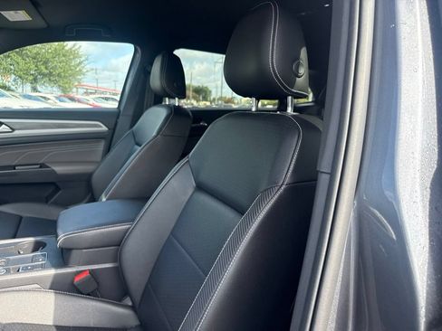 Used 2021 Volkswagen Atlas Cross Sport SE FWD image 9