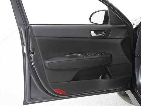 Used 2020 Kia Optima LX image 4