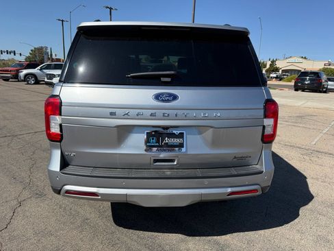 Used 2024 Ford Expedition XLT RWD image 8