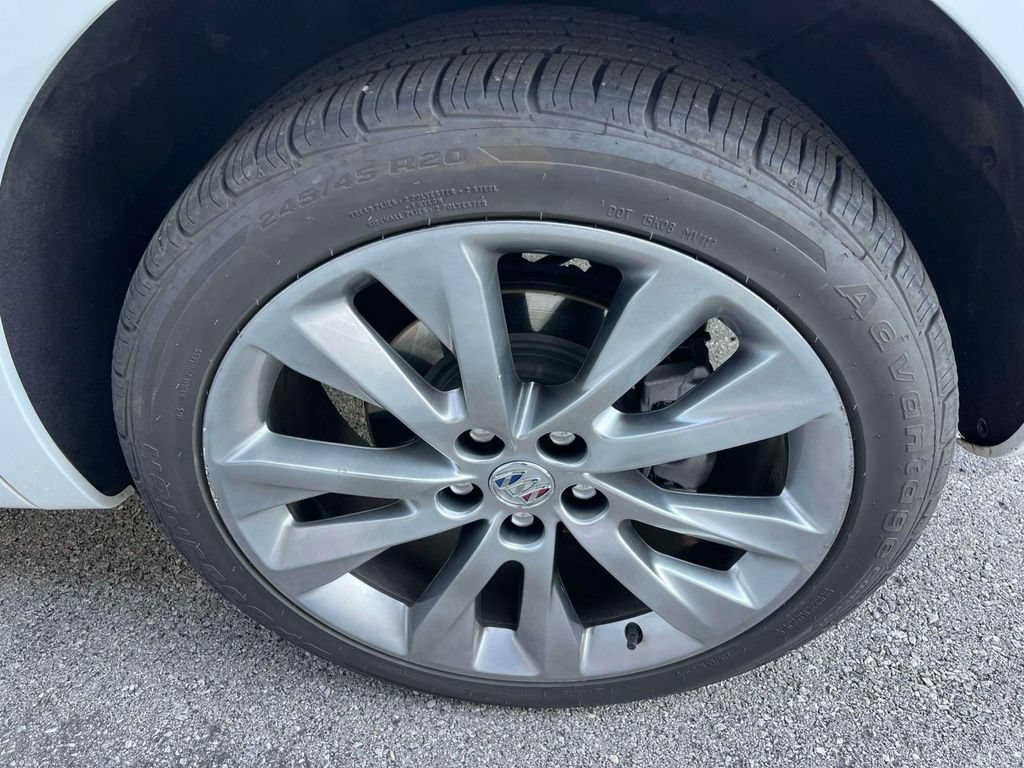 Certified 2022 Buick Envision Avenir w/ Technology Package II FWD image 11