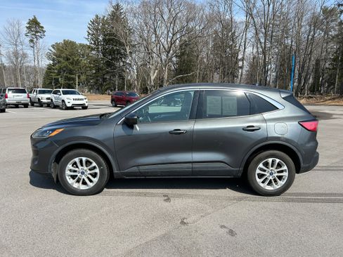 Used 2020 Ford Escape SE image 13