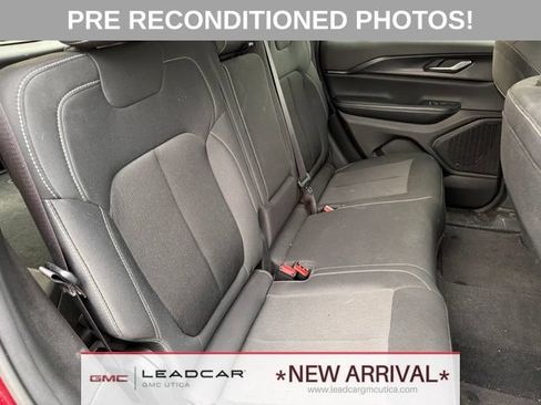 Used 2023 Jeep Grand Cherokee Laredo AWD/4WD image 13