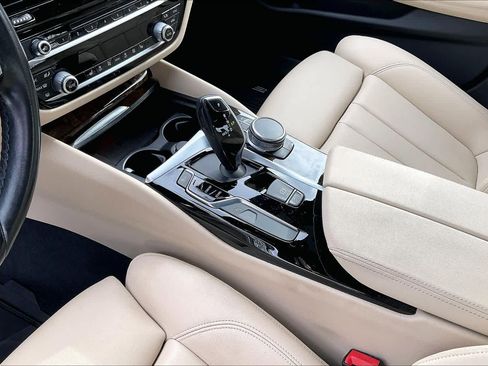 Used 2019 BMW 530i w/ Convenience Package image 18