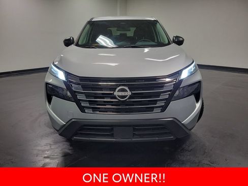 Used 2024 Nissan Rogue S FWD image 3