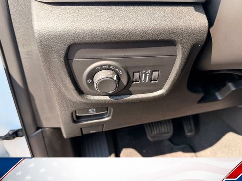 Used 2025 Jeep Grand Cherokee Altitude AWD/4WD image 16