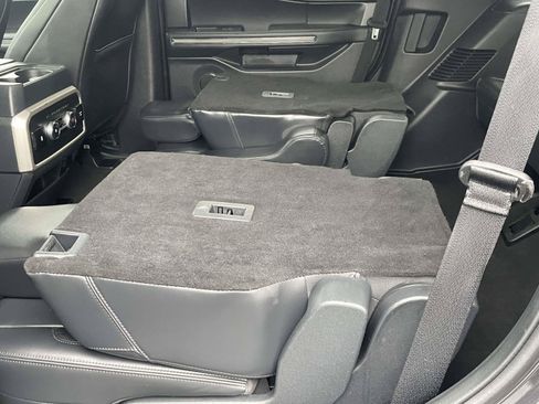 Used 2024 Ford Expedition XLT RWD image 5