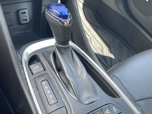 Used 2017 Chevrolet Volt Premier w/ Driver Confidence II Package FWD image 28