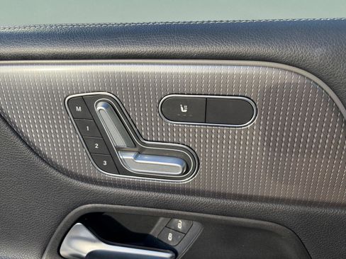 Used 2021 Mercedes-Benz GLB 250 w/ Premium Package image 13