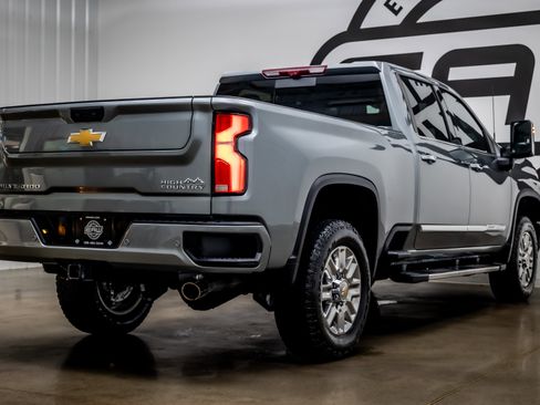 Used 2025 Chevrolet Silverado 3500 High Country w/ Technology Package AWD/4WD image 35