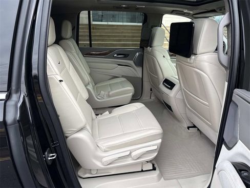 Used 2022 Cadillac Escalade ESV Premium Luxury Platinum image 13