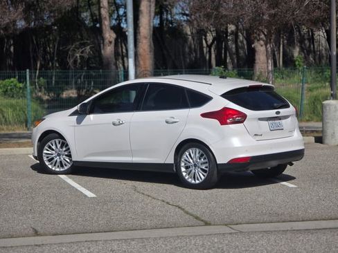 Used 2017 Ford Focus Titanium image 11