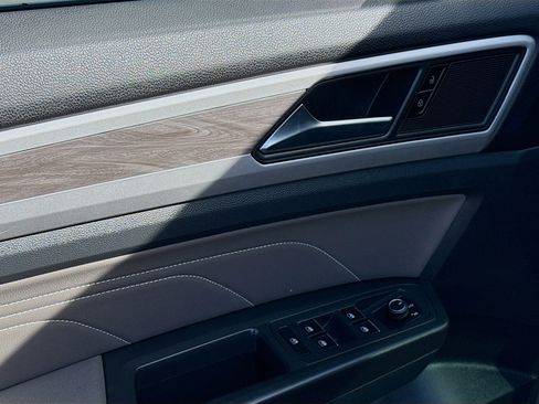 Used 2022 Volkswagen Atlas Cross Sport SE image 17