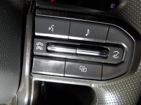 Used 2025 Chevrolet Colorado W/T RWD image 23