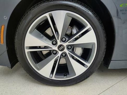 Used 2025 Audi A6 e-tron Premium Plus w/ Premium Plus RWD image 57