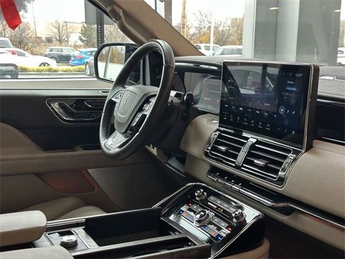 Certified 2022 Lincoln Navigator Reserve image 32