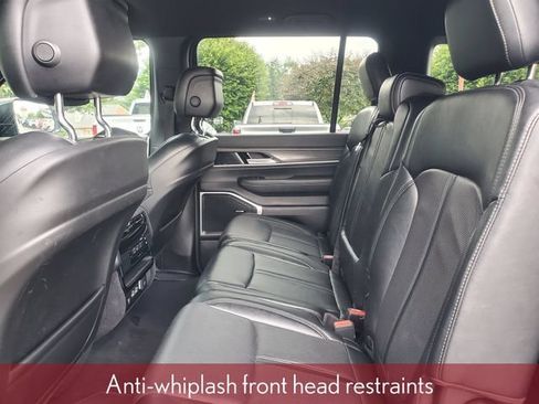 Used 2024 Jeep Wagoneer Series II w/ Flexible Seating Group AWD/4WD image 36