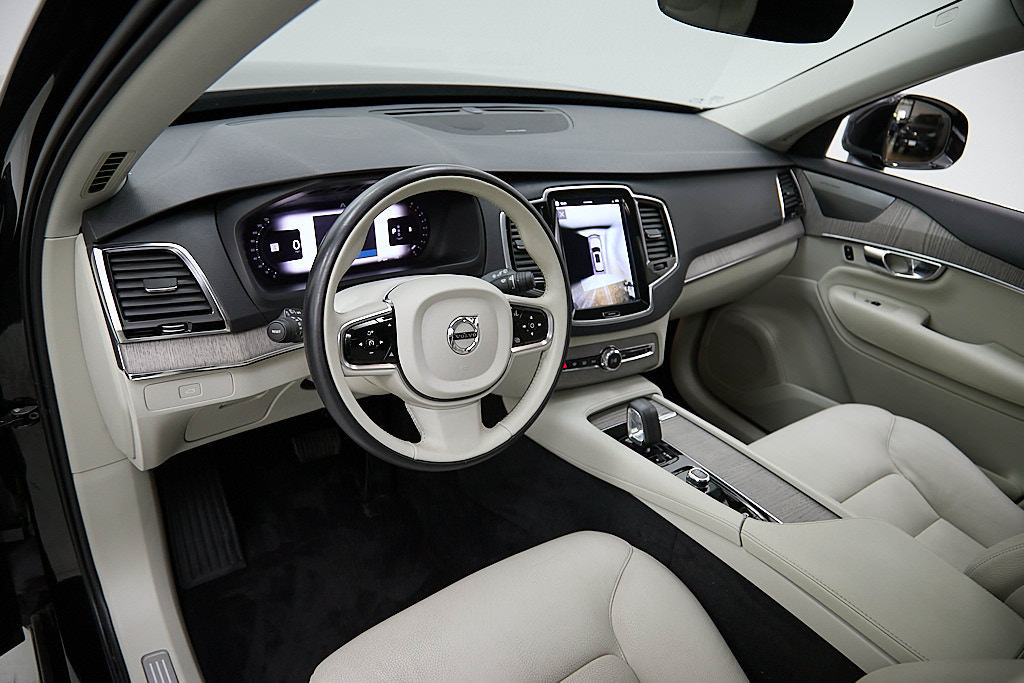 Certified 2023 Volvo XC90 B6 Plus w/ Protection Package AWD/4WD image 12