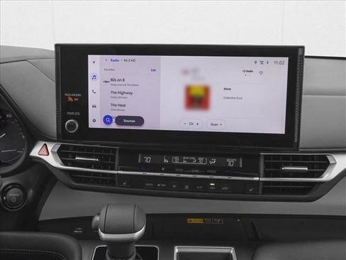 New 2026 Toyota Sienna XLE FWD image 7