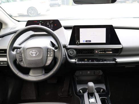 Certified 2025 Toyota Prius LE FWD image 29