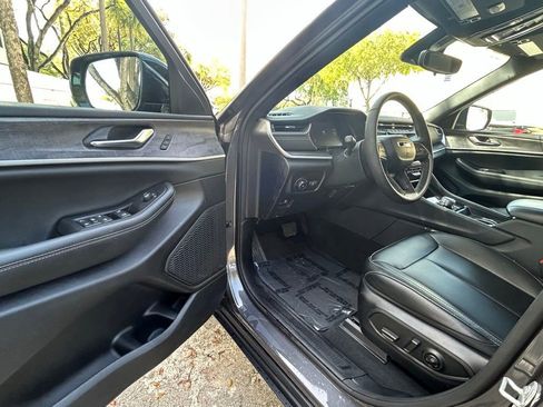 Used 2024 Jeep Grand Cherokee L Limited RWD image 15