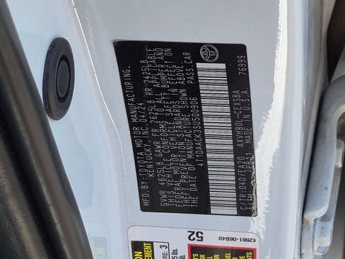 Used 2025 Toyota Camry SE FWD image 32