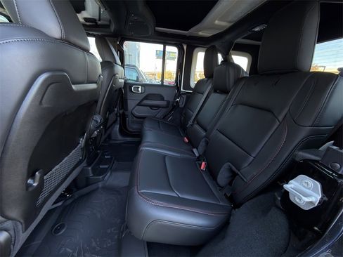 New 2025 Jeep Wrangler Unlimited Rubicon image 19