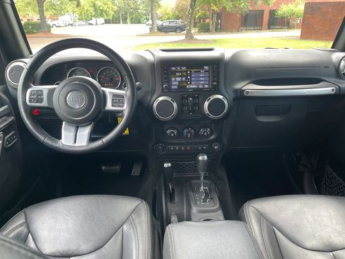 Used 2016 Jeep Wrangler Unlimited Rubicon AWD/4WD image 16