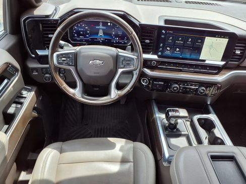 Used 2022 Chevrolet Silverado 1500 LT Trail Boss w/ LT Trail Boss Premium Package AWD/4WD image 4