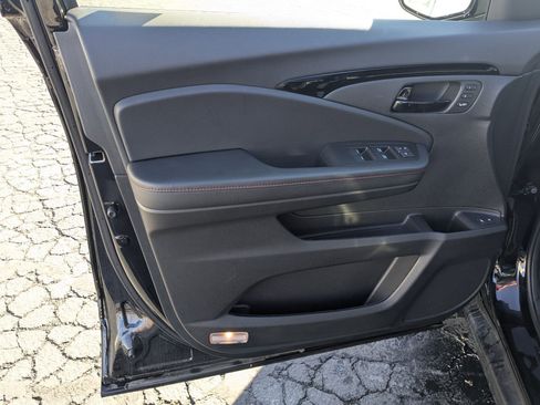 Used 2024 Honda Passport Black Edition image 14