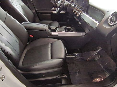 Used 2020 Mercedes-Benz GLB 250 4MATIC image 27