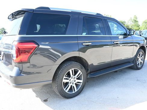 Used 2024 Ford Expedition Limited AWD/4WD image 2