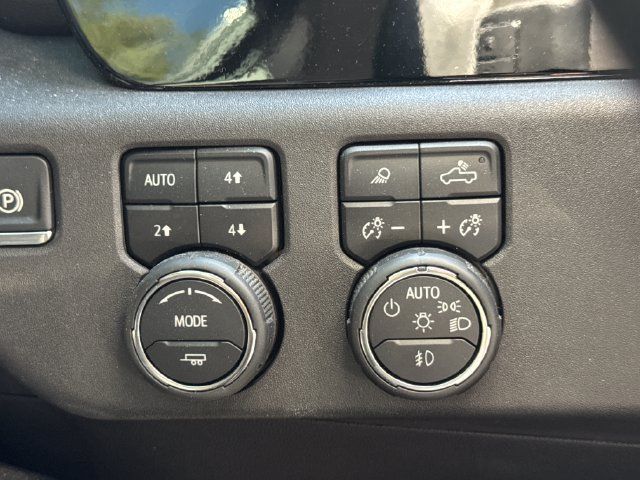 Used 2024 Chevrolet Silverado 1500 LTZ AWD/4WD image 25