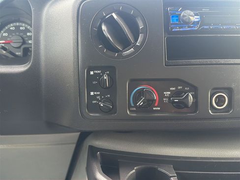 Used 2010 Ford E-350 and Econoline 350 XL RWD image 20