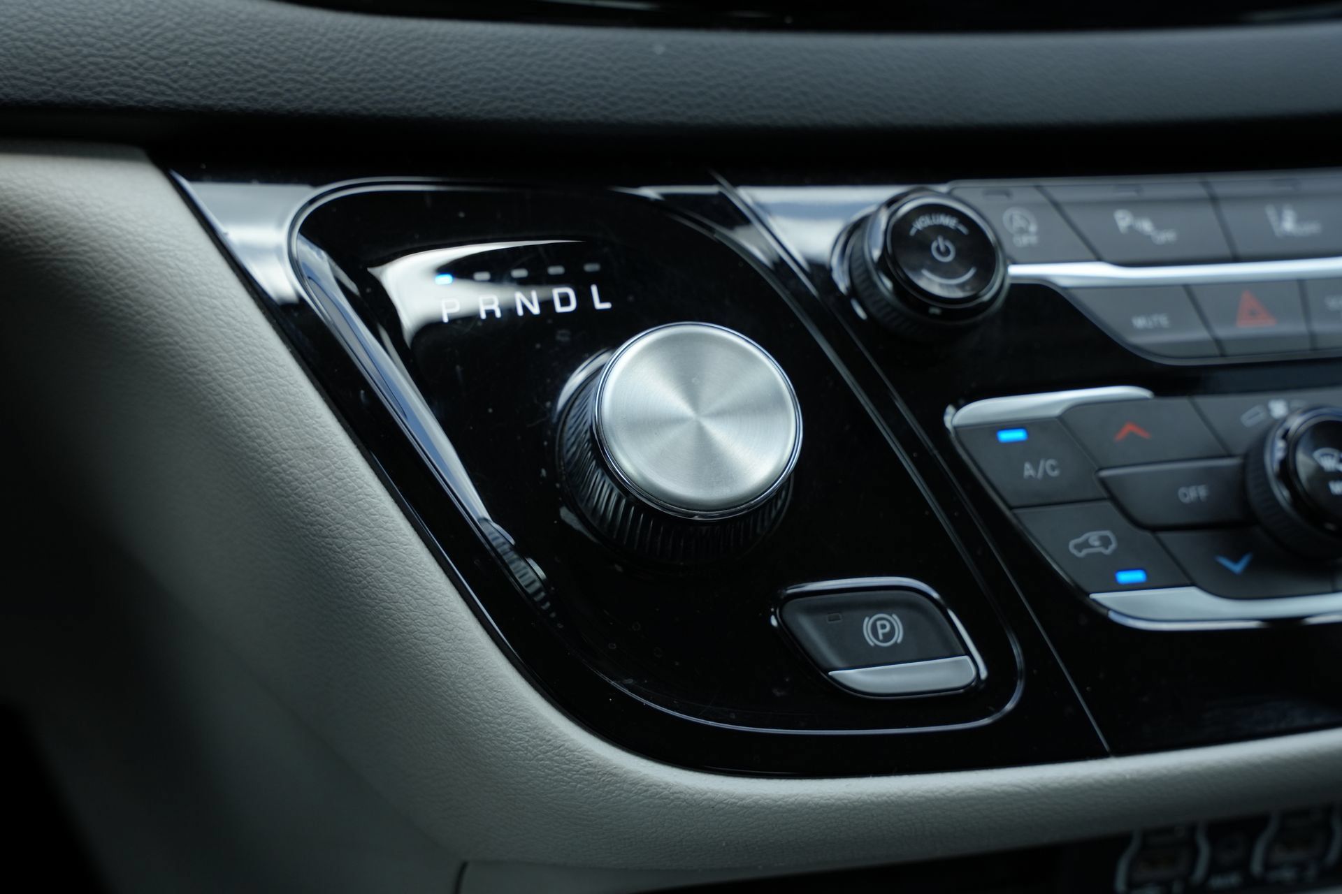 Used 2023 Chrysler Pacifica Touring-L FWD image 14