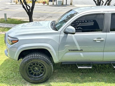Used 2020 Toyota Tacoma TRD Sport w/ Technology Package AWD/4WD image 10