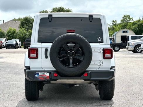 Used 2022 Jeep Wrangler Unlimited Sahara AWD/4WD image 14