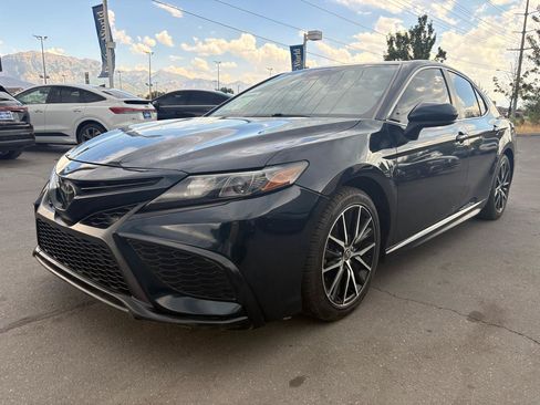Used 2021 Toyota Camry SE FWD image 3