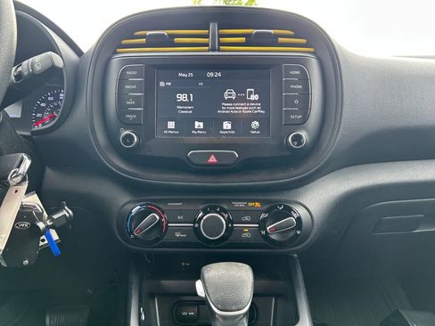 Used 2020 Kia Soul LX FWD image 24