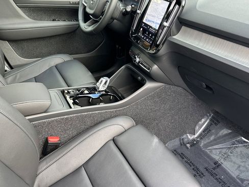 New 2026 Volvo XC40 B5 Ultra w/ Climate Package AWD/4WD image 18