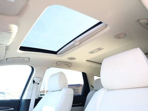 Used 2023 Buick Enclave Avenir w/ Avenir Technology Package image 22